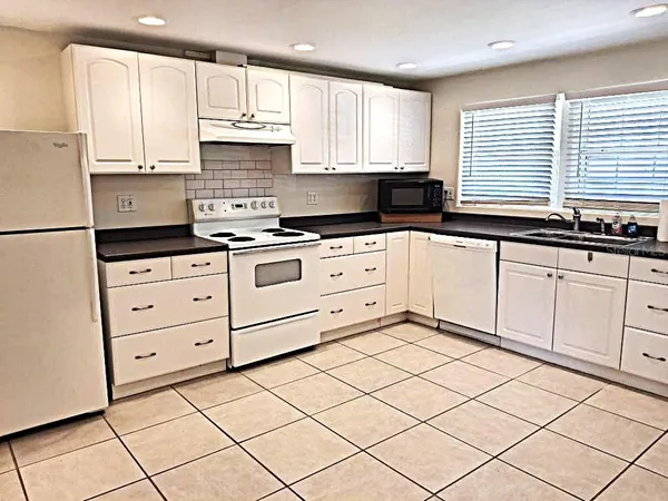 $1,850 | 2812 Dovewood Street, Clearwater, FL 33759