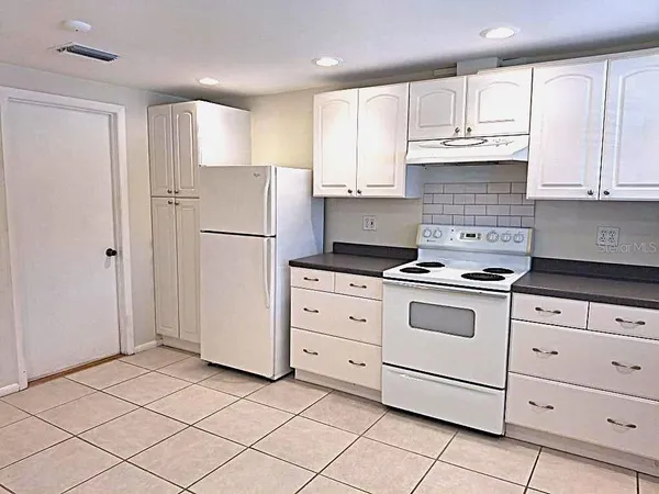 $1,850 | 2812 Dovewood Street, Clearwater, FL 33759