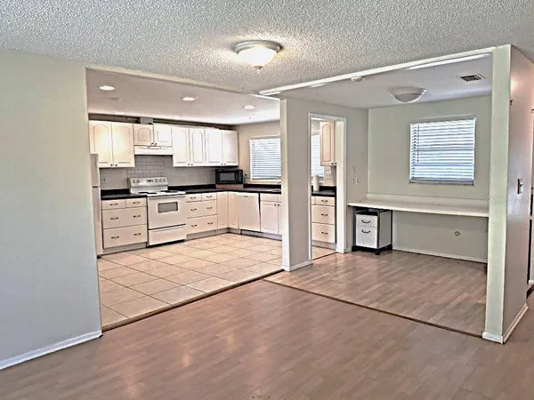 $1,850 | 2812 Dovewood Street, Clearwater, FL 33759