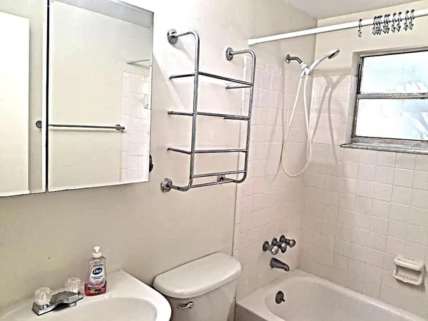 $1,850 | 2812 Dovewood Street, Clearwater, FL 33759