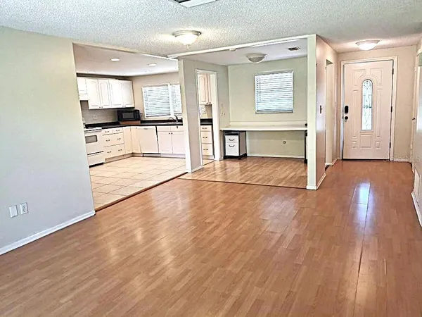 $1,850 | 2812 Dovewood Street, Clearwater, FL 33759