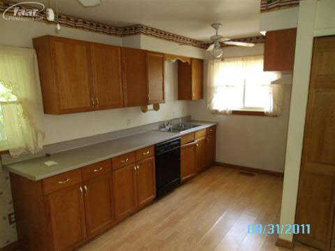 1110 Stocker Avenue Flint, MI 48503 - Photo 1 of 8 20111154.JPG