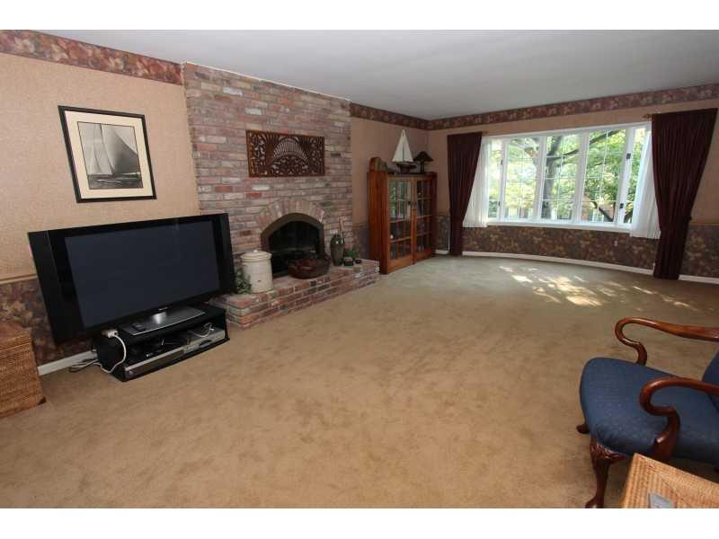 787 Flint Ridge Road Mt. Lebanon, PA 15243 - Photo 13 of 25 Family Room.