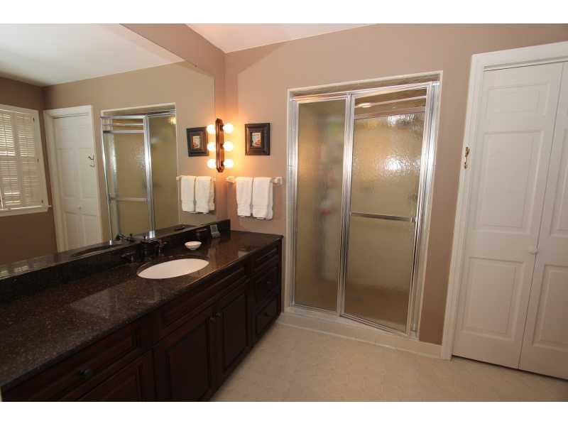 787 Flint Ridge Road Mt. Lebanon, PA 15243 - Photo 17 of 25 Master Bath/Spa.