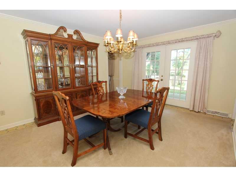 787 Flint Ridge Road Mt. Lebanon, PA 15243 - Photo 6 of 25 Dining Room.