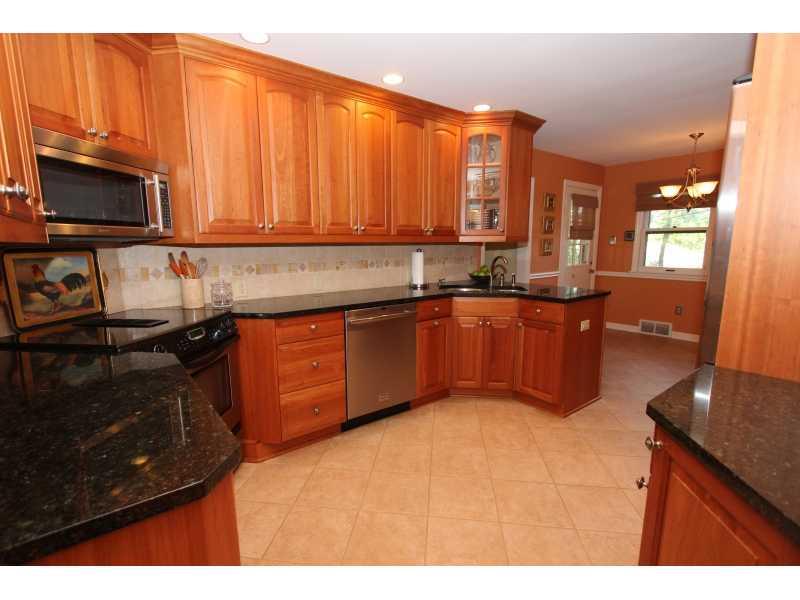 787 Flint Ridge Road Mt. Lebanon, PA 15243 - Photo 7 of 25 Kitchen.