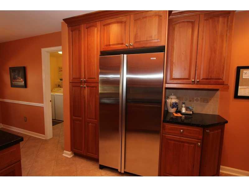 787 Flint Ridge Road Mt. Lebanon, PA 15243 - Photo 10 of 25 Kitchen.