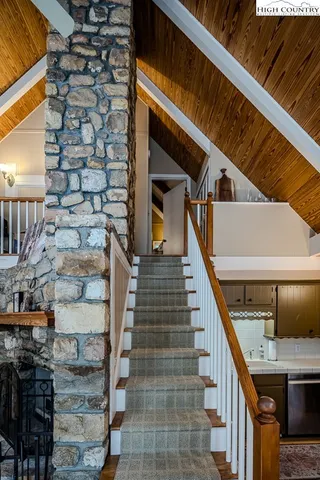 a view of entryway with a front door