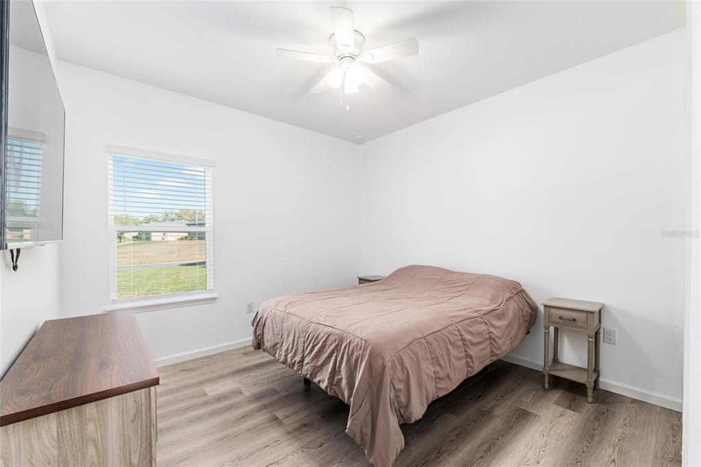 19692 Southwest 77th Loop Dunnellon, FL 34432 - Photo 5 of 20 a bedroom with a bed lamp and a window