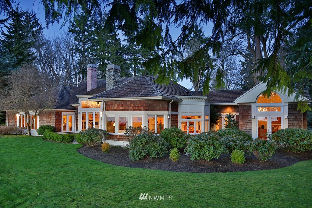 7120 Maxwelton Road Clinton, WA 98236 - Photo 1 of 25 a front view of a house with a garden