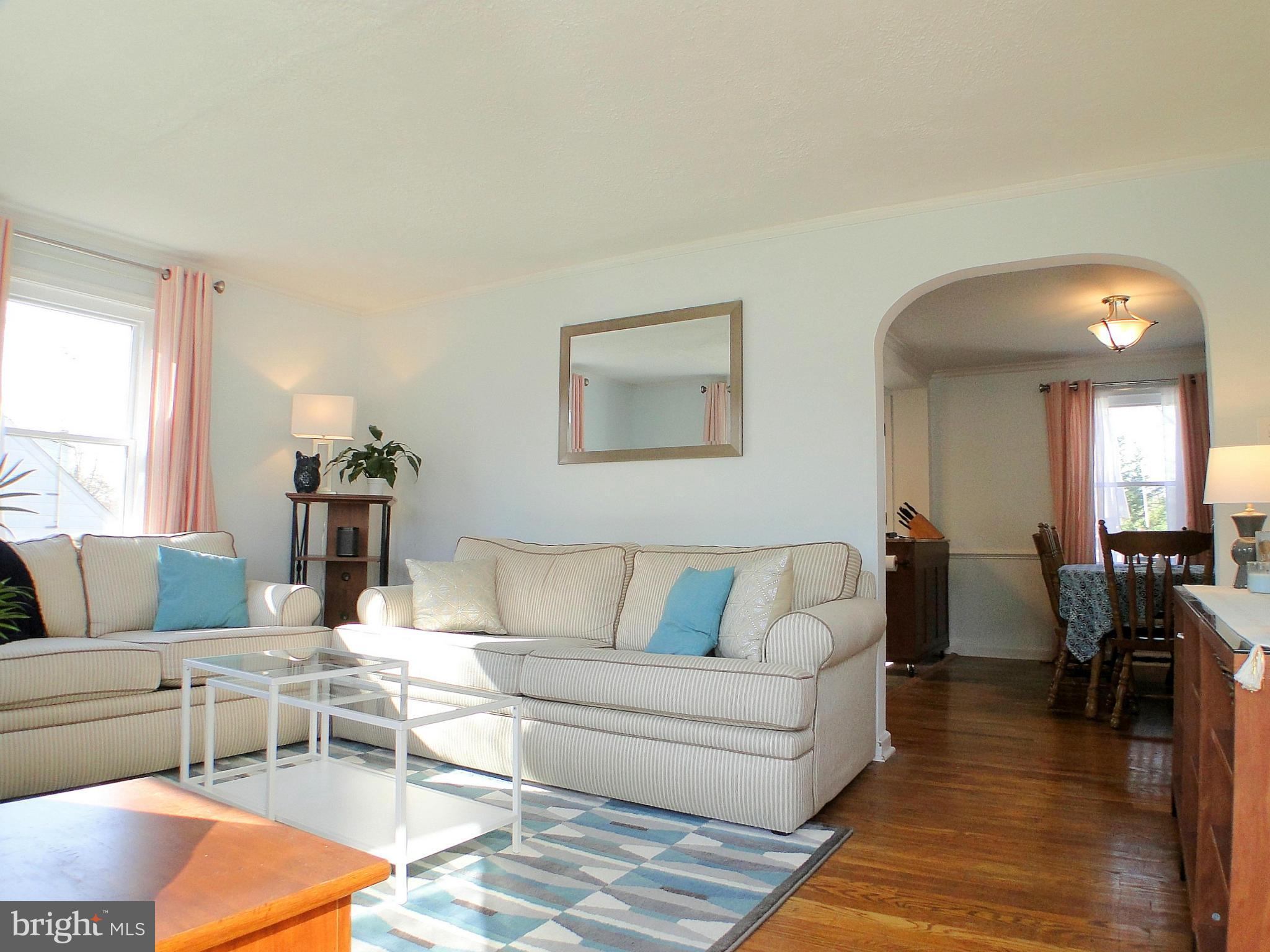 4215 Darleigh Road Baltimore, MD 21236 - Photo 28 of 30 Living Room