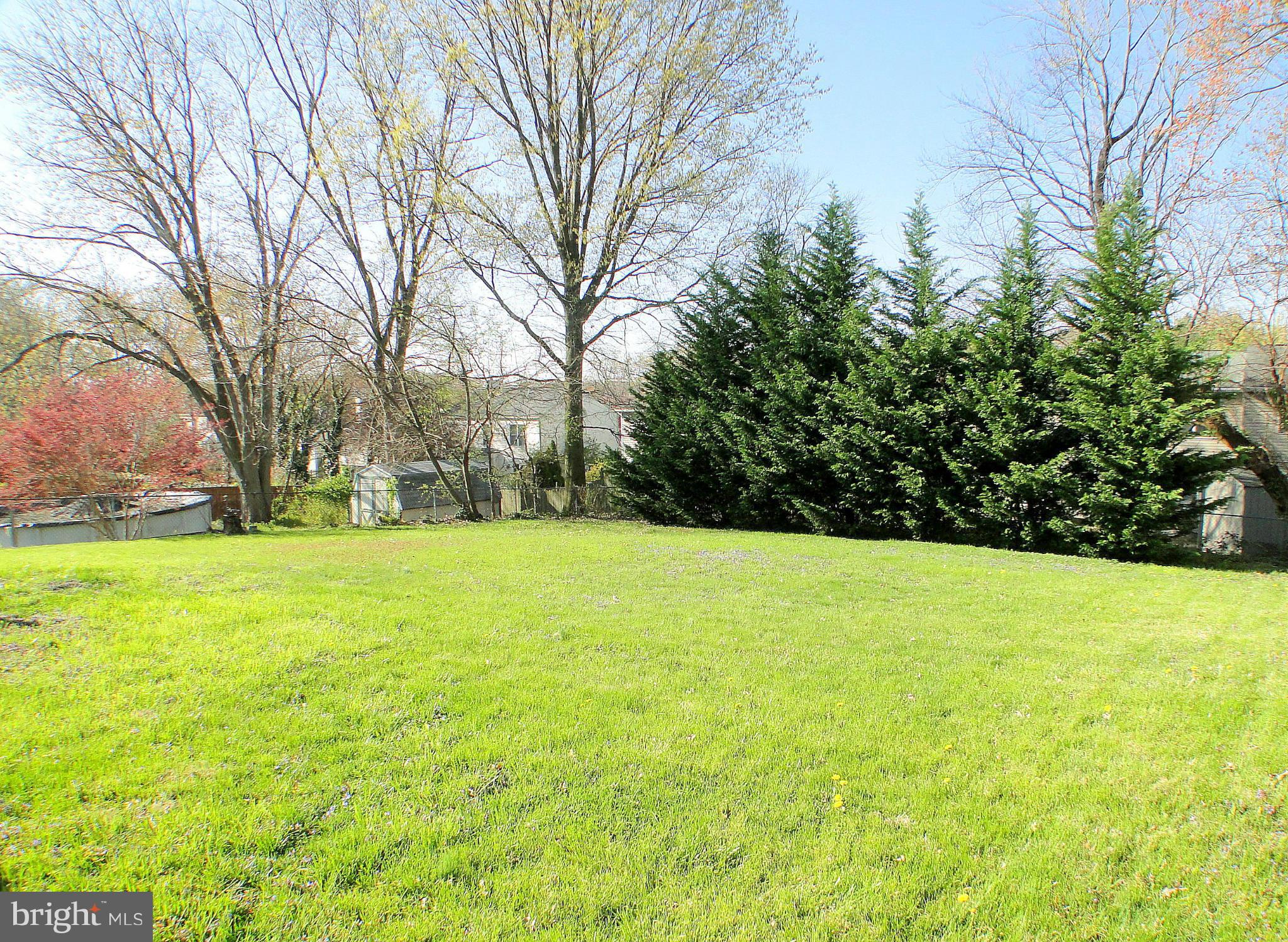 4215 Darleigh Road Baltimore, MD 21236 - Photo 4 of 30 Great Fenced-In Yard
