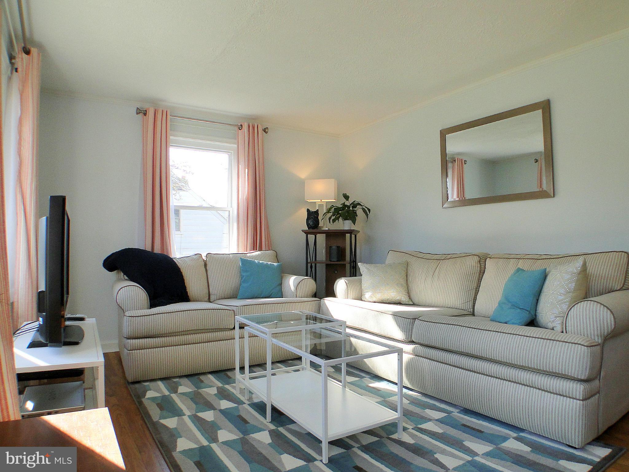 4215 Darleigh Road Baltimore, MD 21236 - Photo 7 of 30 Abundance of natural light