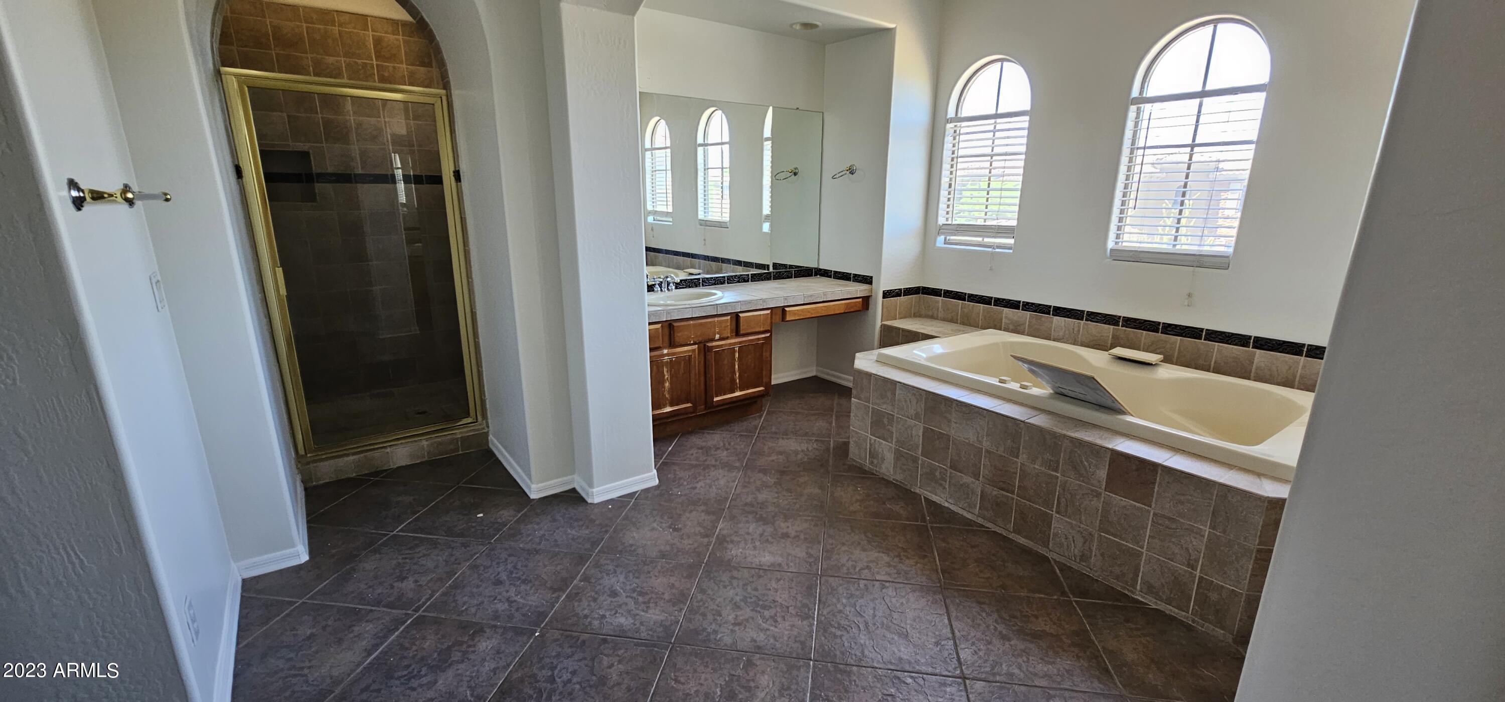 3989 East Hummingbird Lane Phoenix, AZ 85050 - Photo 12 of 18 20230620_142848
