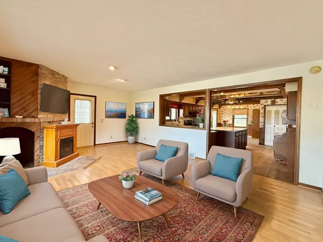 $600,000 | 12138 East L J Townline Road, Whitewater, WI 53190