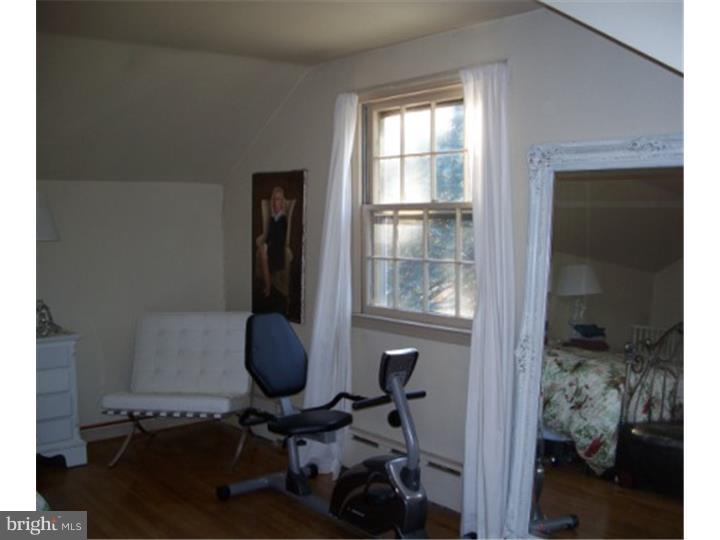 927 Weadley Road Wayne, PA 19087 - Photo 14 of 22 Bedroom 2