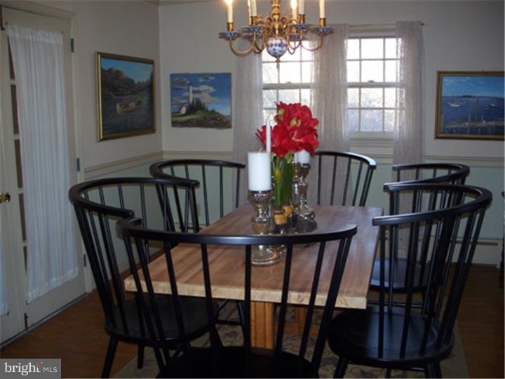 927 Weadley Road Wayne, PA 19087 - Photo 8 of 22 Dining Room