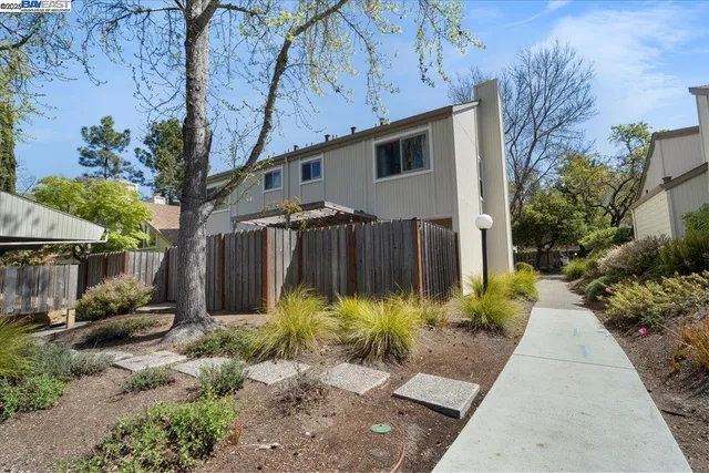 $725,000 | 427 Chalda Way, Moraga, CA 94556
