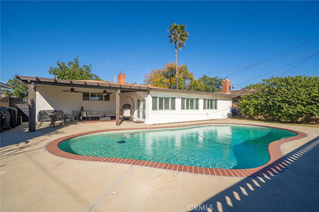 17481 Filbert Street Fontana, CA 92335 - Photo 2 of 37