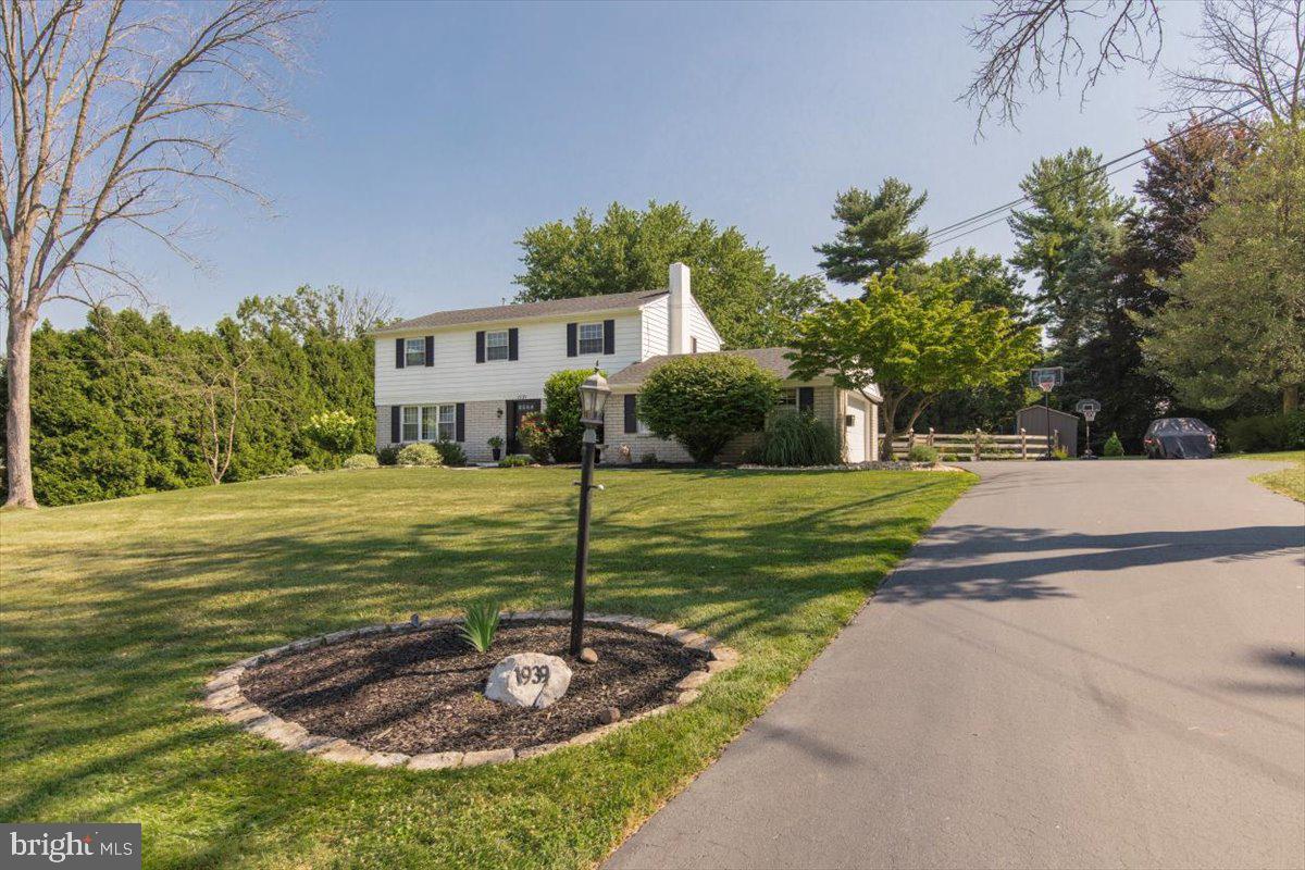 1939 Brandon Road Norristown, PA 19403 - Photo 2 of 25 Gallery Image 2