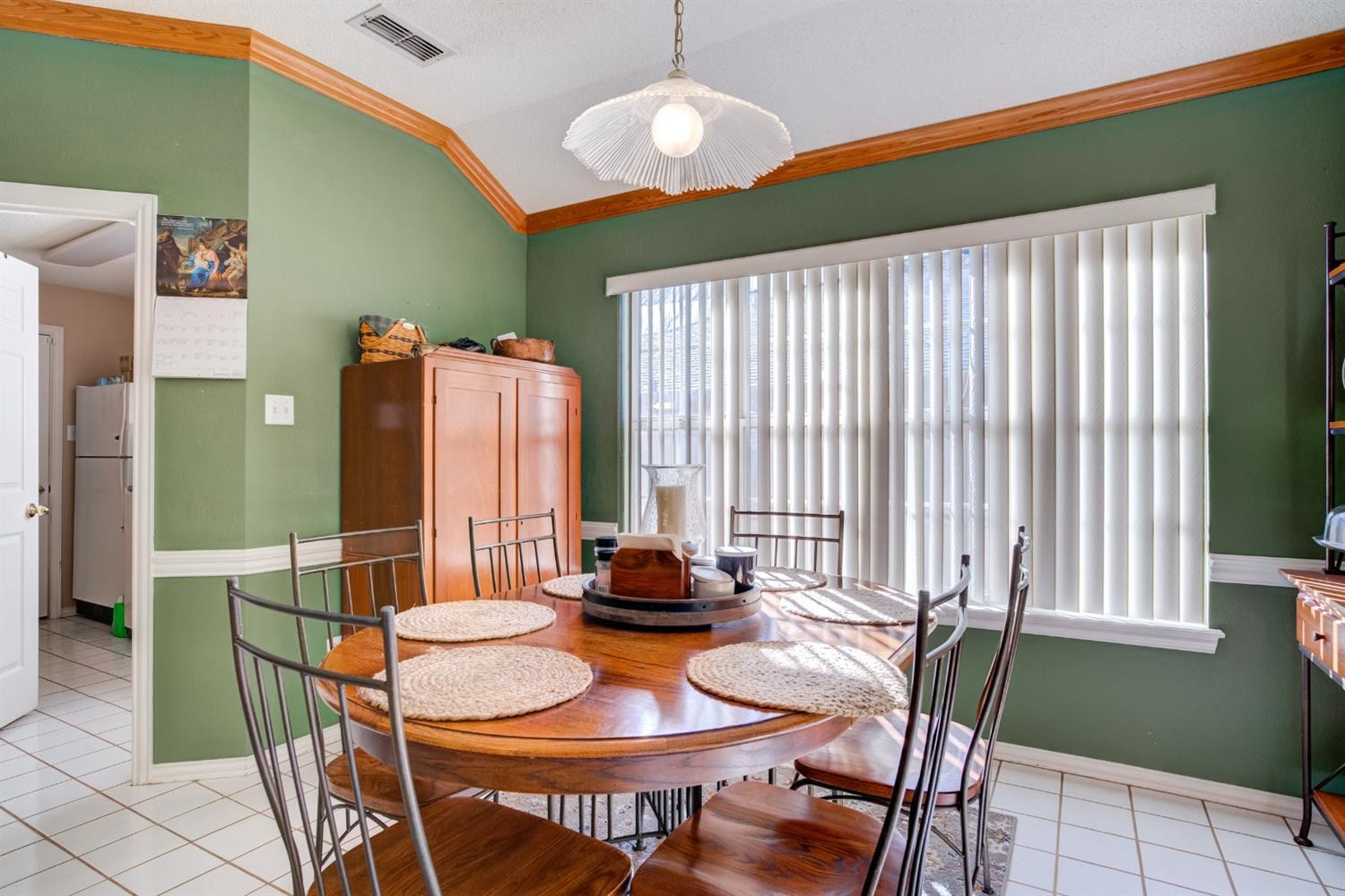 6022 78th Street Lubbock, TX 79424 - Photo 17 of 43 a dining room with furniture and window