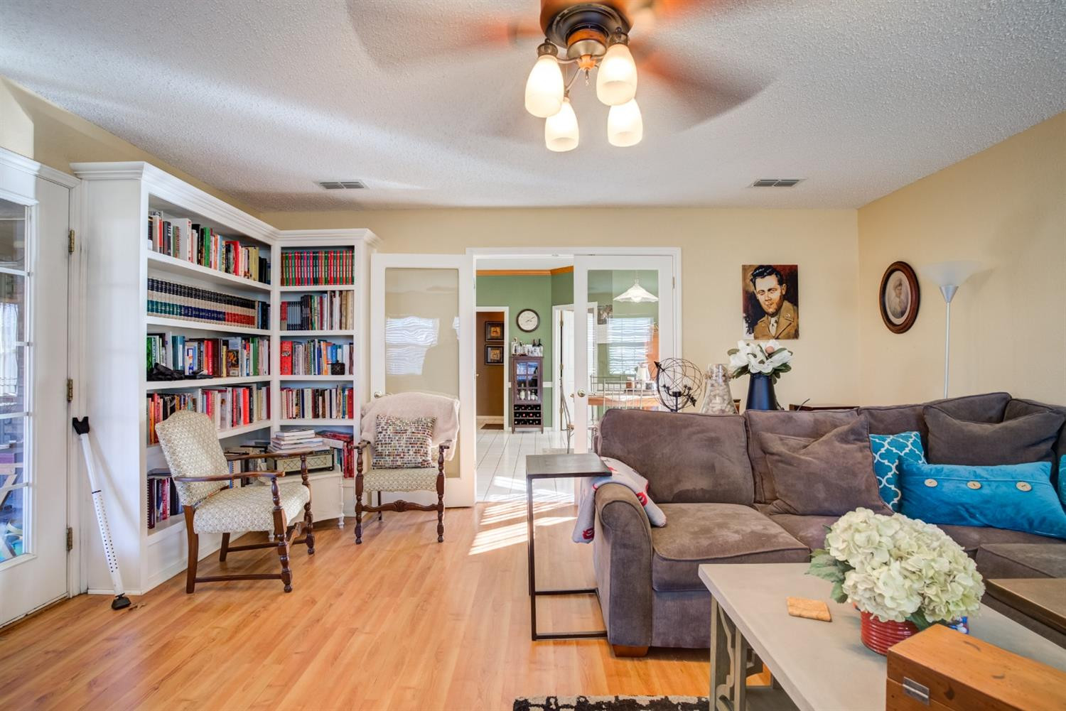 6022 78th Street Lubbock, TX 79424 - Photo 25 of 43 a living room with furniture and a book shelf