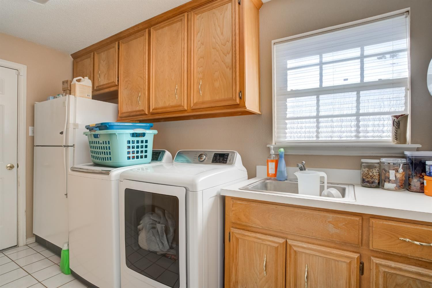 6022 78th Street Lubbock, TX 79424 - Photo 27 of 43 a utility room with dryer and washer