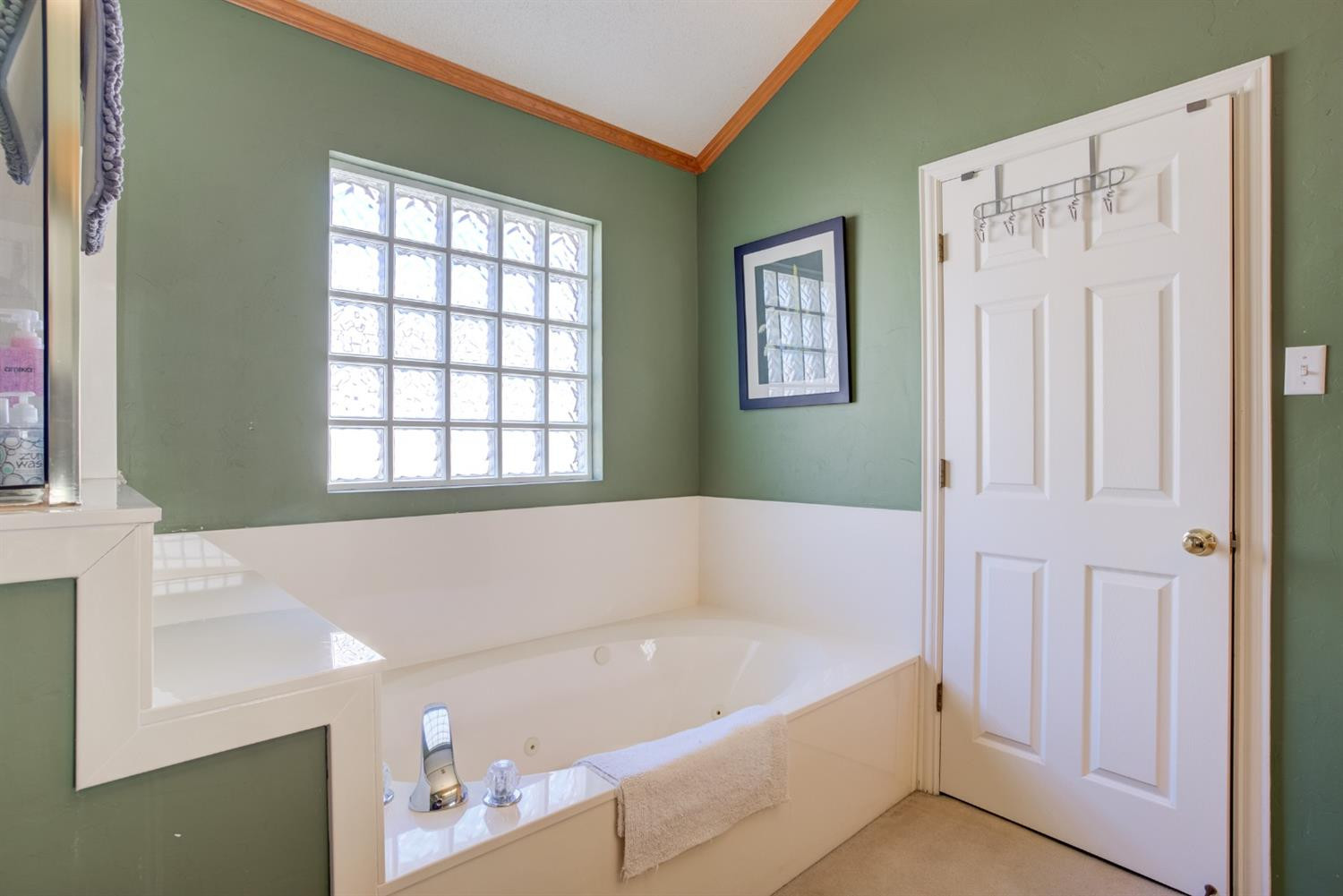 6022 78th Street Lubbock, TX 79424 - Photo 35 of 43 a bathroom with bathtub and window
