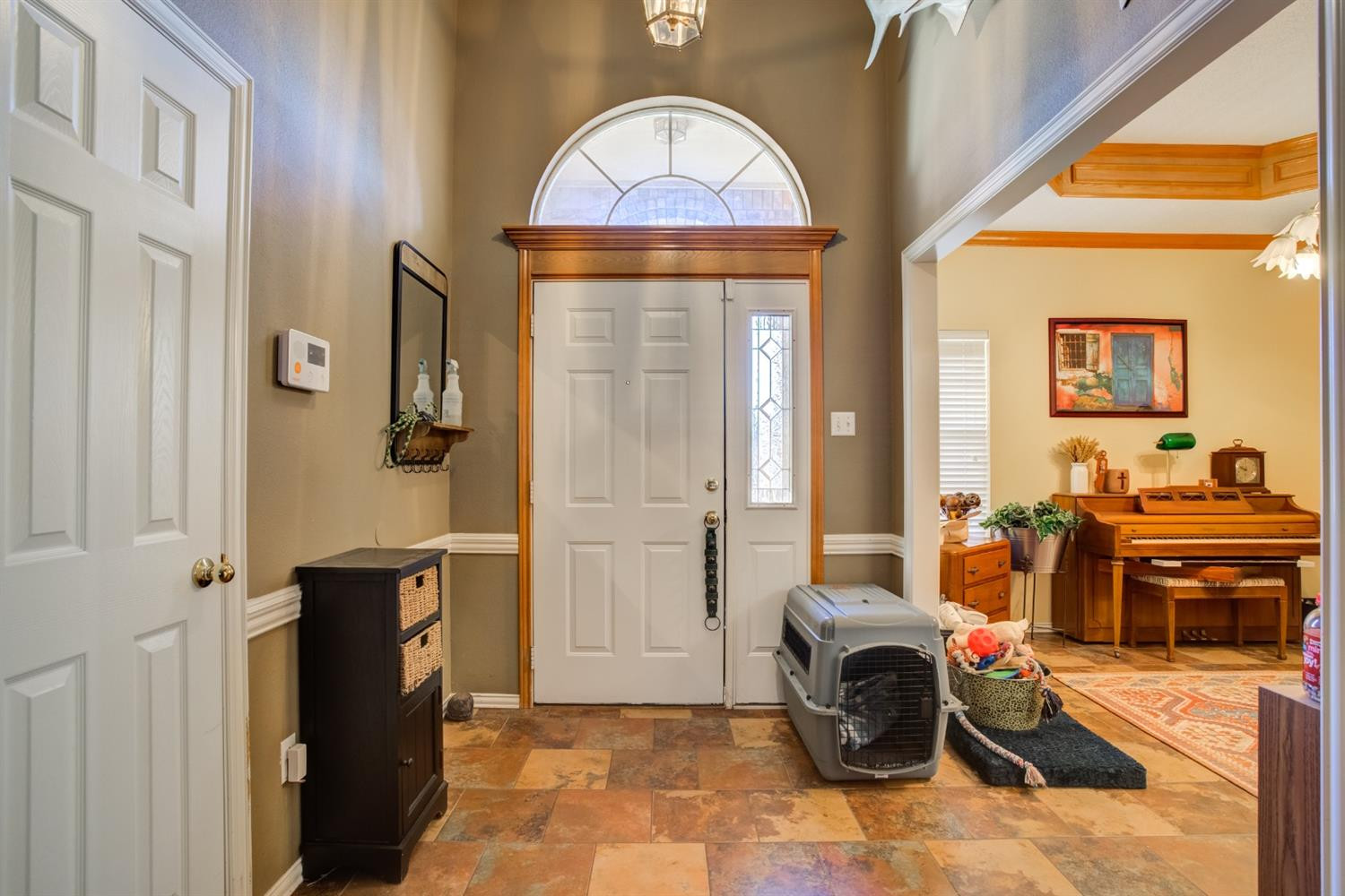 6022 78th Street Lubbock, TX 79424 - Photo 4 of 43 a view of a livingroom with furniture and windows