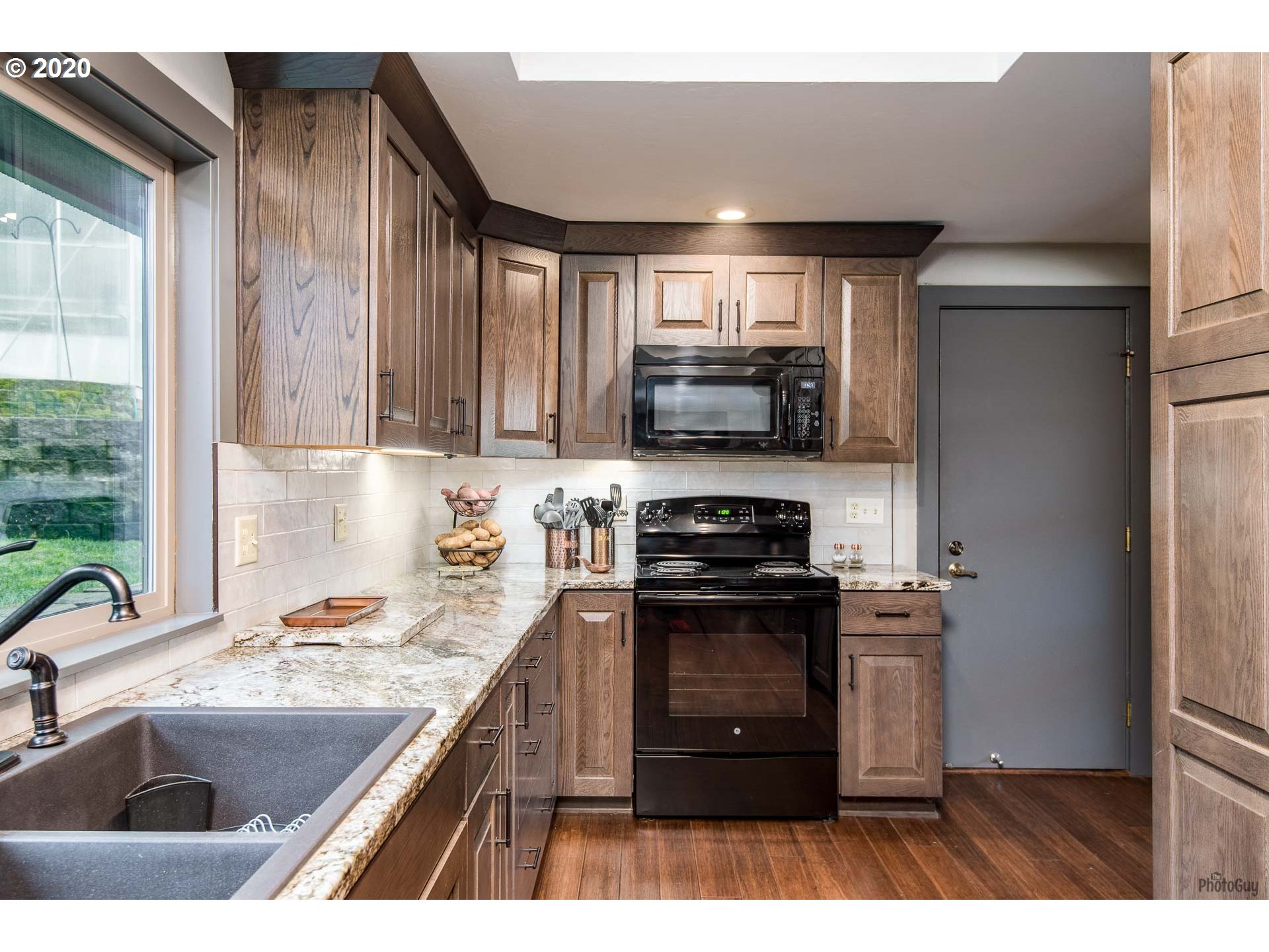 625 South 72nd Street Springfield, OR 97478 - Photo 8 of 32