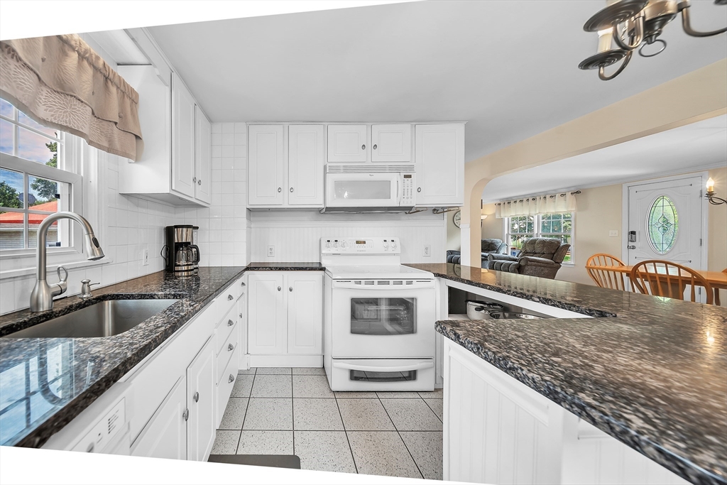 51 Barrington Road Longmeadow, MA 01106 - Photo 9 of 36