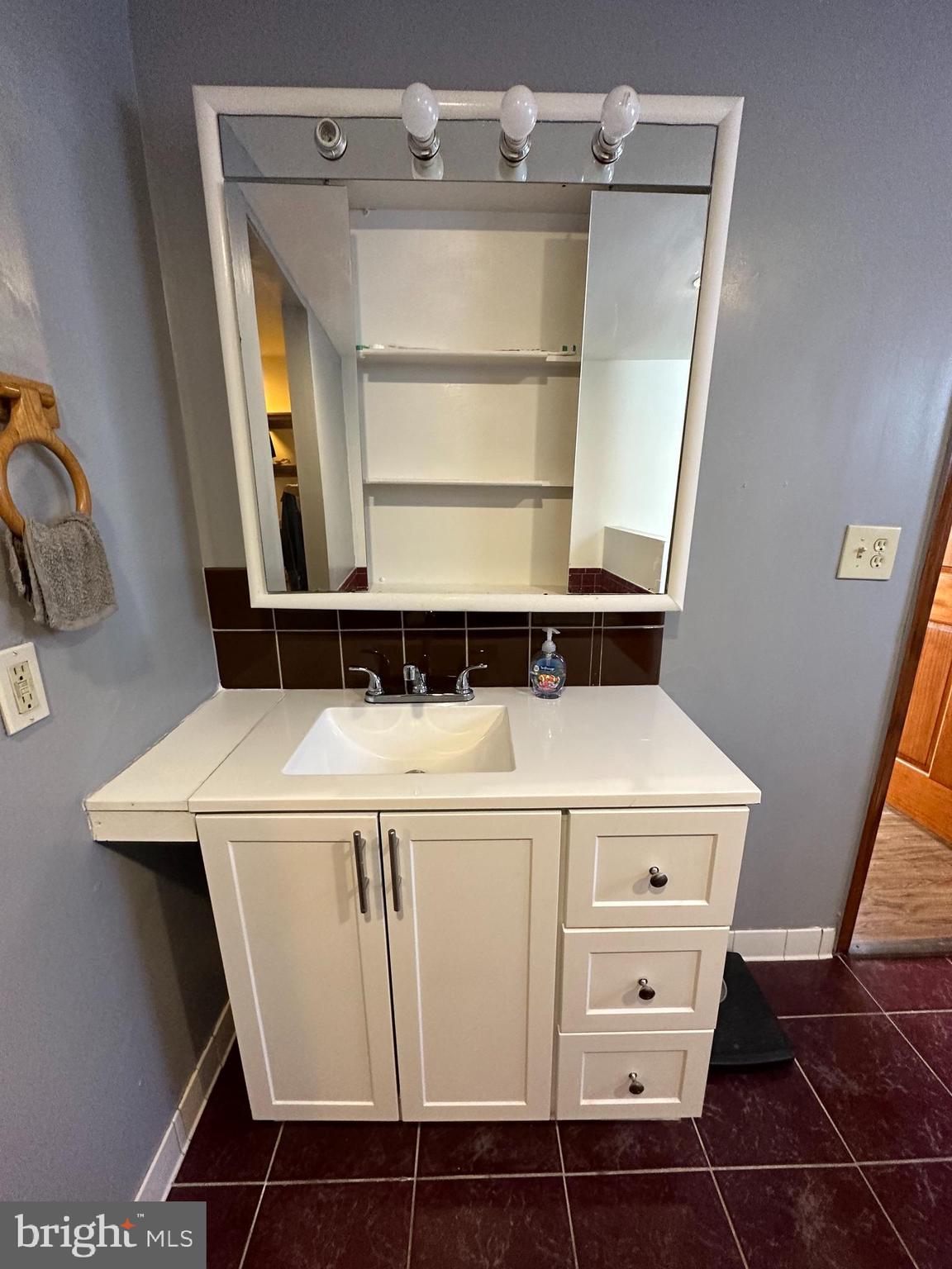 39 Yorke Street Salem, NJ 08079 - Photo 46 of 88 a utility room with dryer and washer
