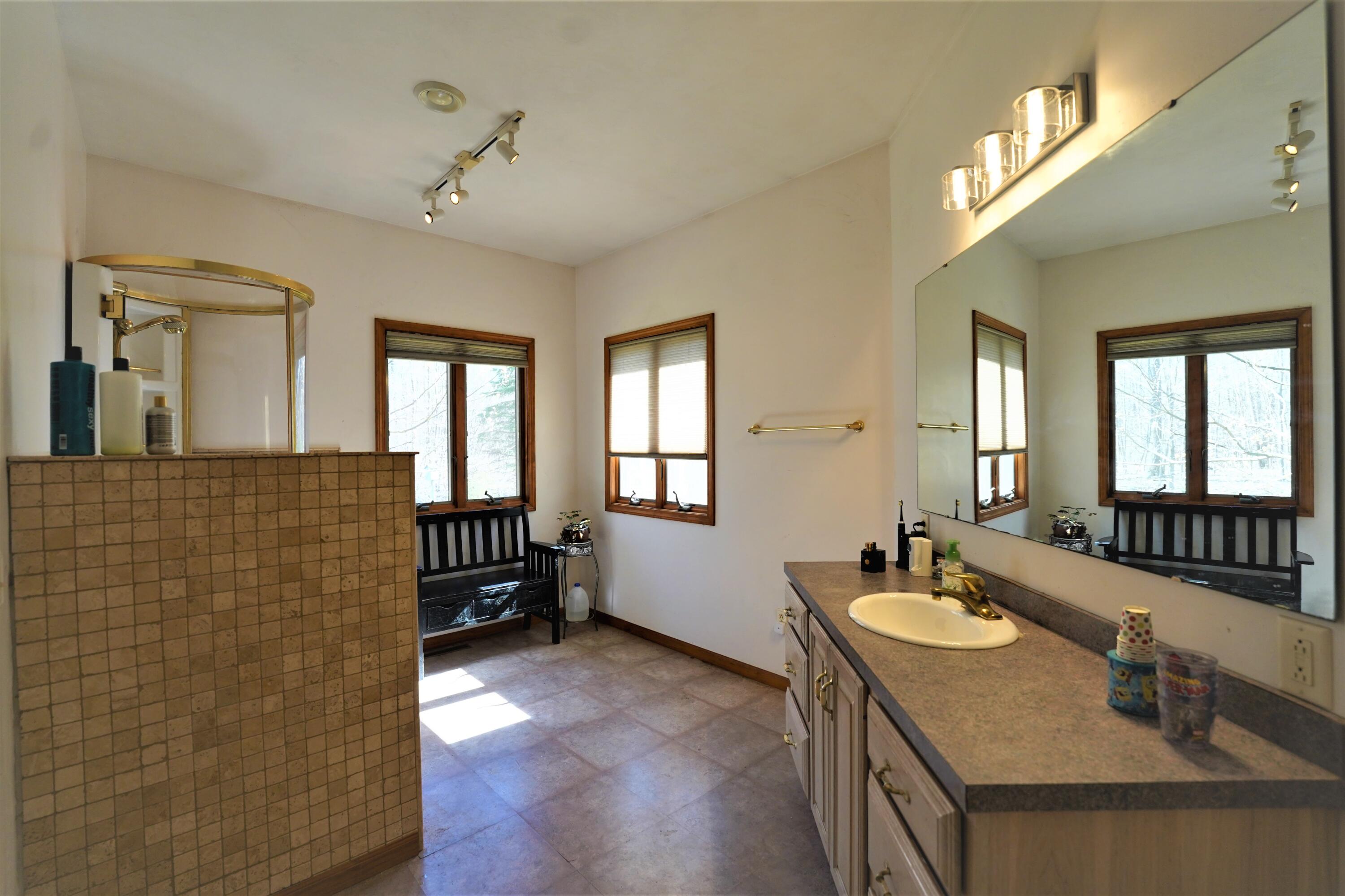 4860 West Riley-Thompson Road Whitehall, MI 49461 - Photo 18 of 51 Bath2.3