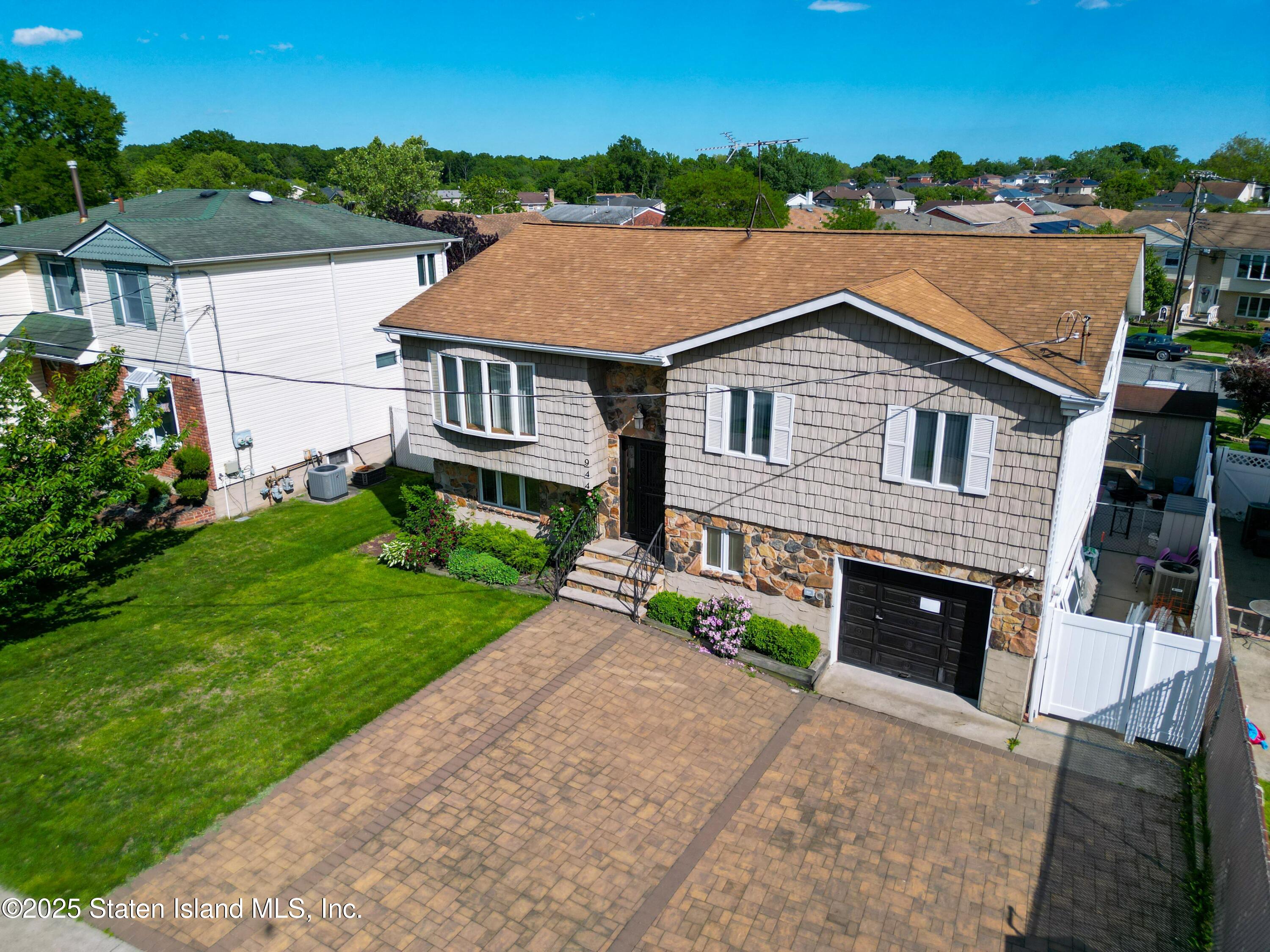 944 Woodrow Road Staten Island, NY 10312 - Photo 5 of 36 dji_fly_20250526_163008_567_174829537277