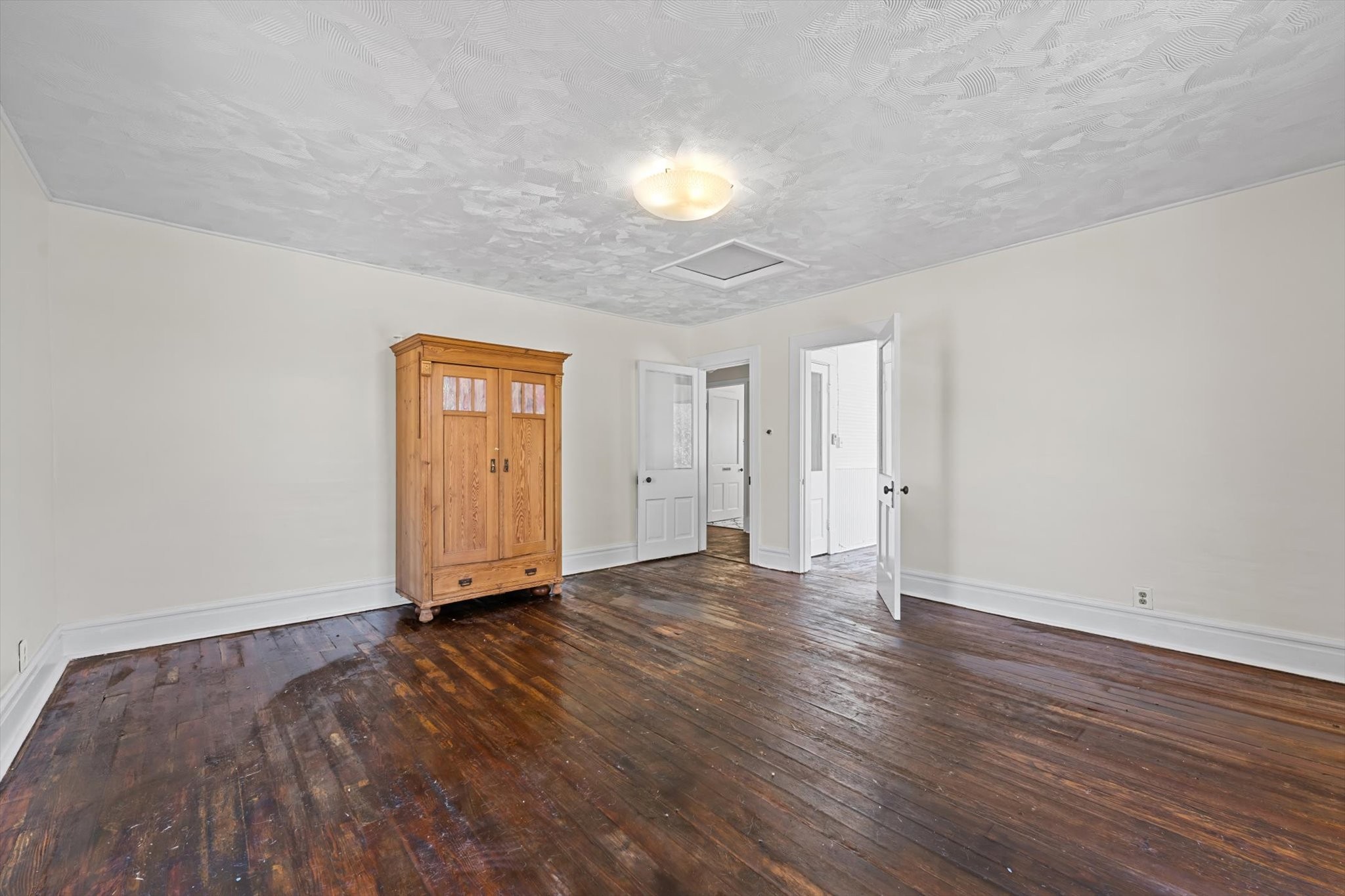 409 North Oak Street Springfield, TN 37172 - Photo 22 of 32 an empty room with wooden floor and window