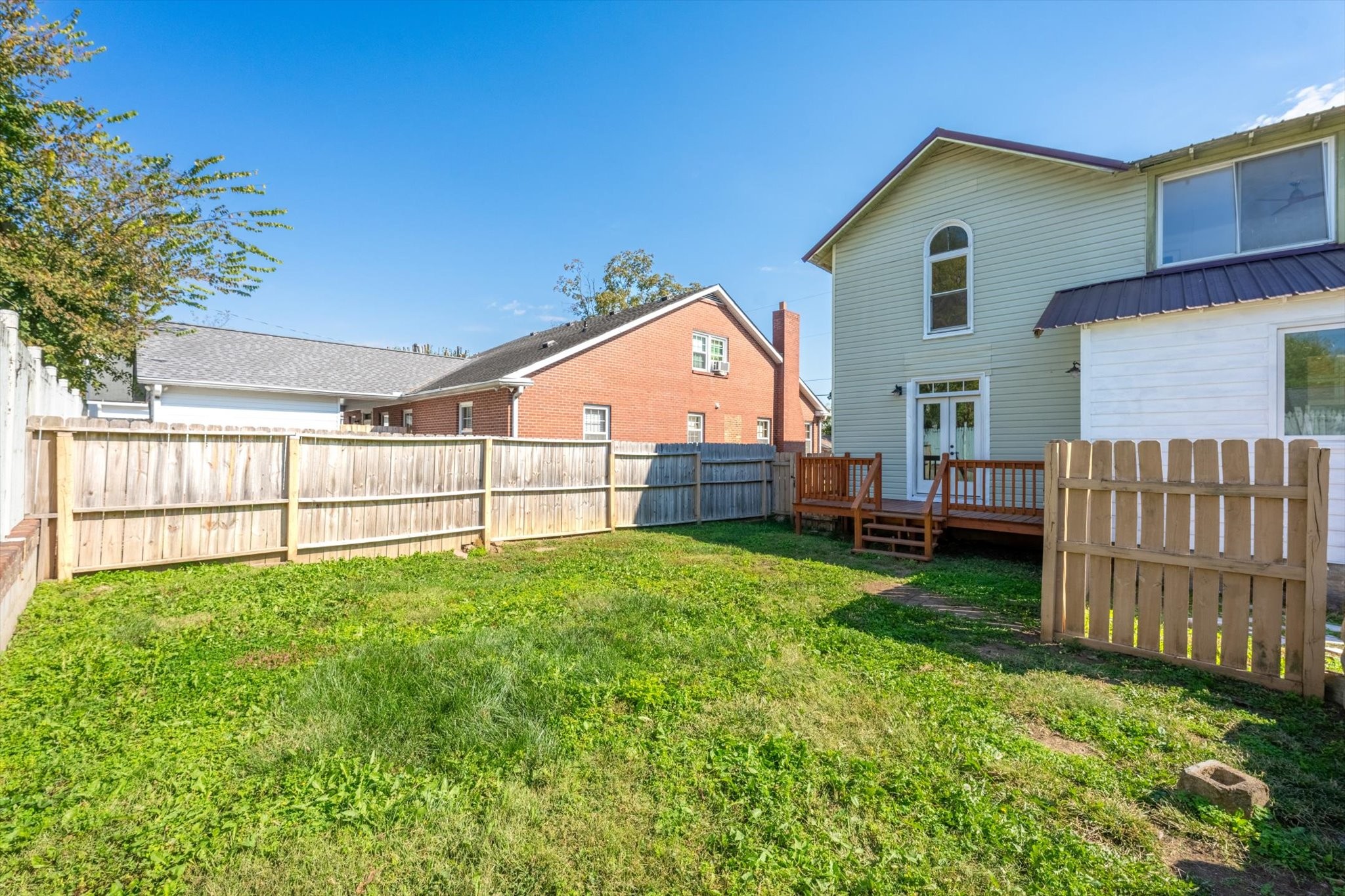 409 North Oak Street Springfield, TN 37172 - Photo 30 of 32 a view of backyard with a garden and deck