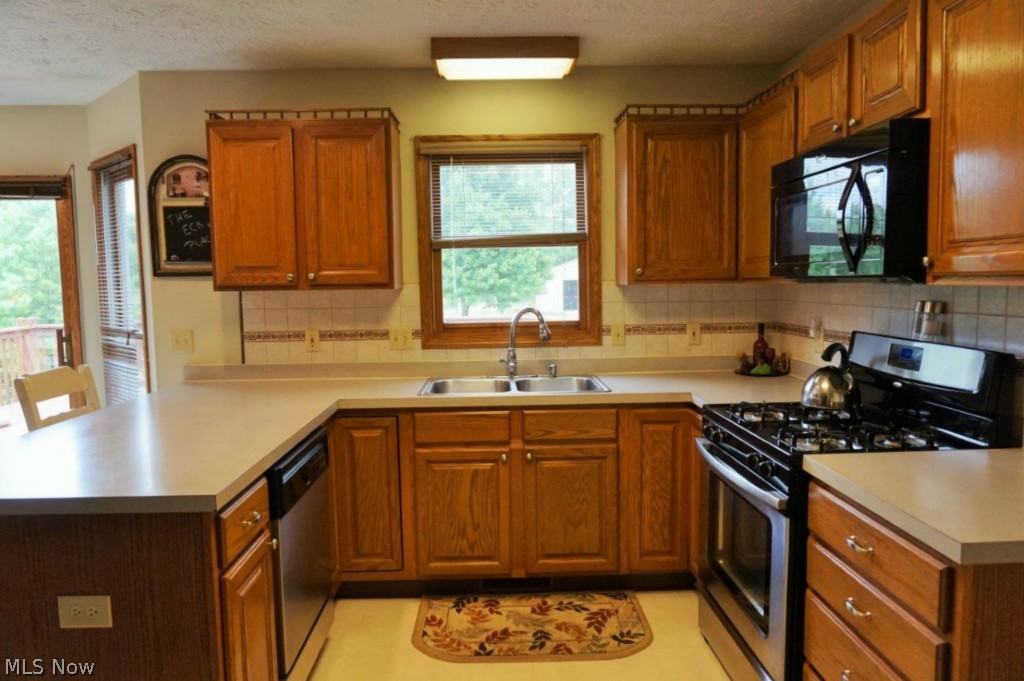 7543 Chaffee Road Northfield, OH 44067 - Photo 12 of 25 Great cooking area!!
