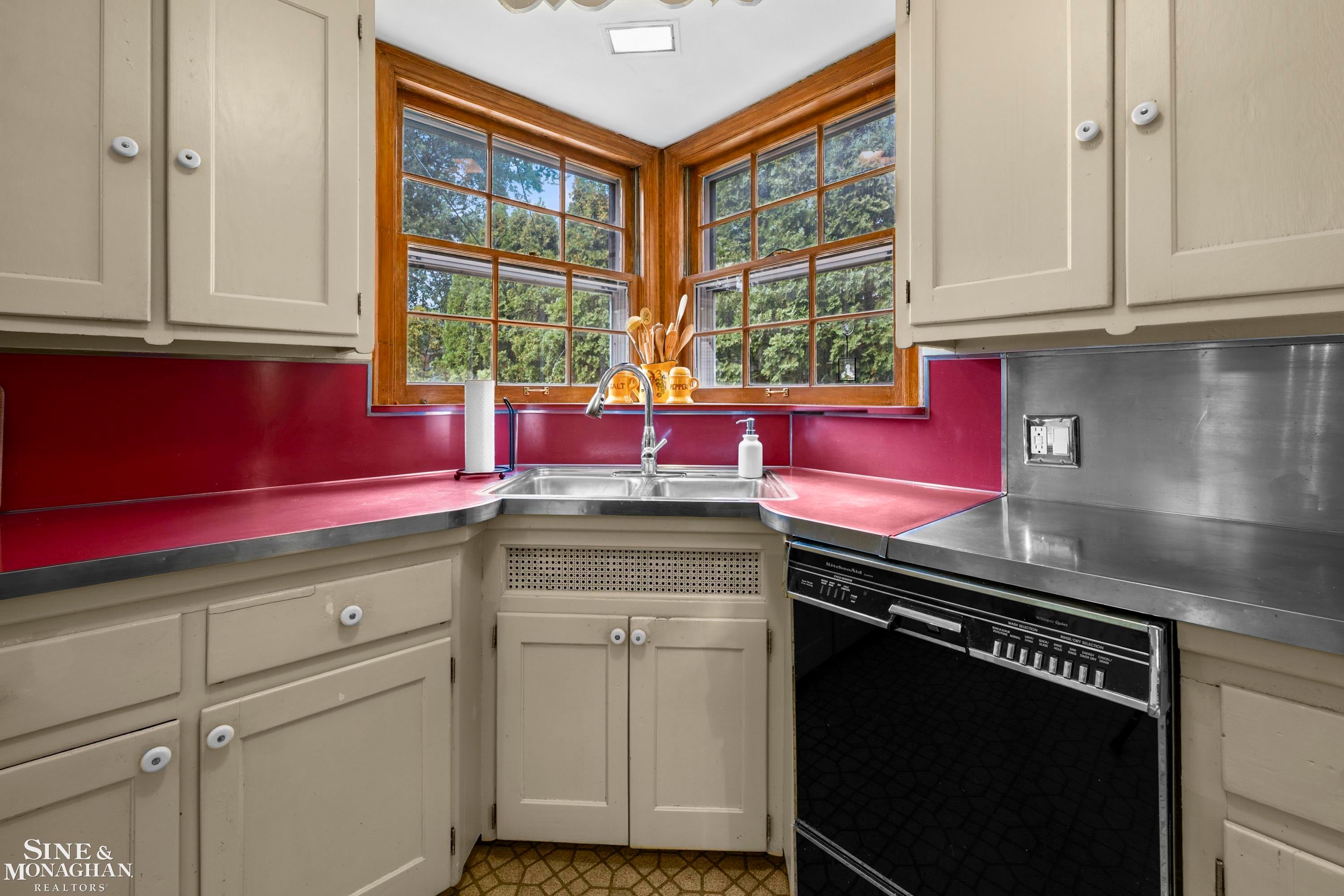 470 Allard Road Grosse Pointe Farms, MI 48236 - Photo 6 of 37 Gallery Image 6
