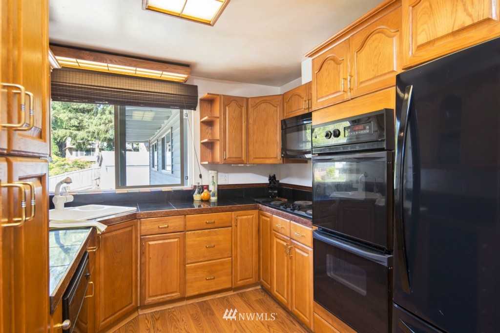 233 219th Place Southwest Bothell, WA 98021 - Photo 7 of 18