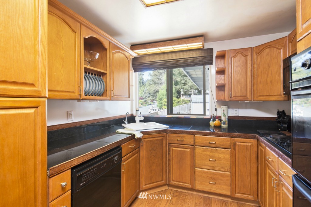 233 219th Place Southwest Bothell, WA 98021 - Photo 8 of 18