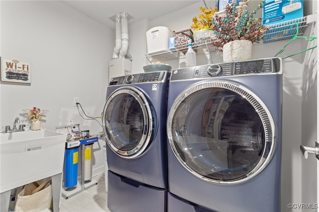 8106 West Danube Loop New Kent, VA 23124 - Photo 32 of 48 a utility room with dryer and washer