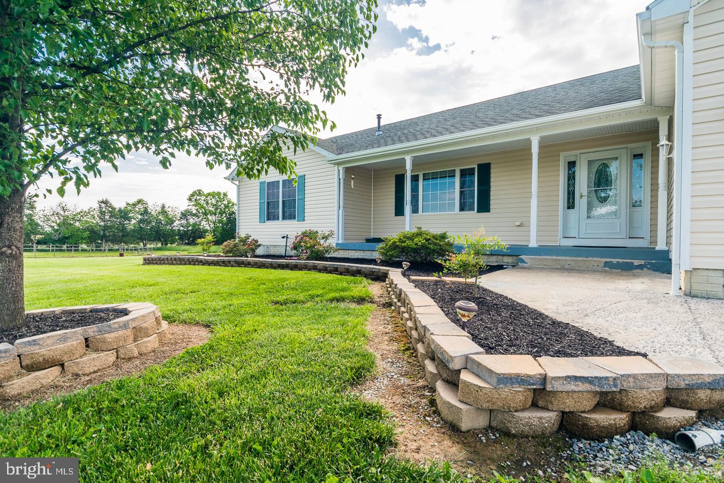 72 Hinton Ridge Lane Kearneysville, WV 25430 - Photo 2 of 40 Front of House