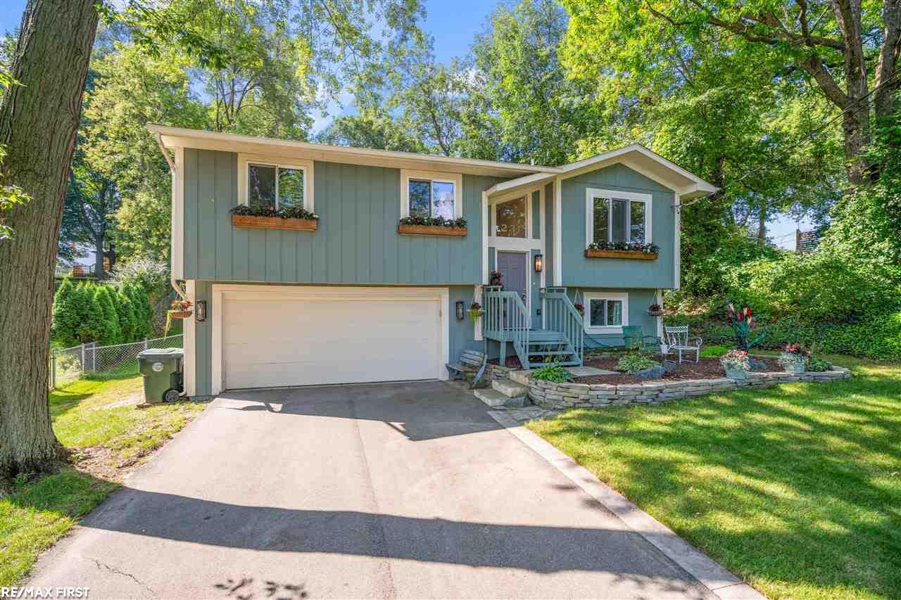 231 Heights Road Lake Orion, MI 48362 - Photo 1 of 36 50052237.JPG