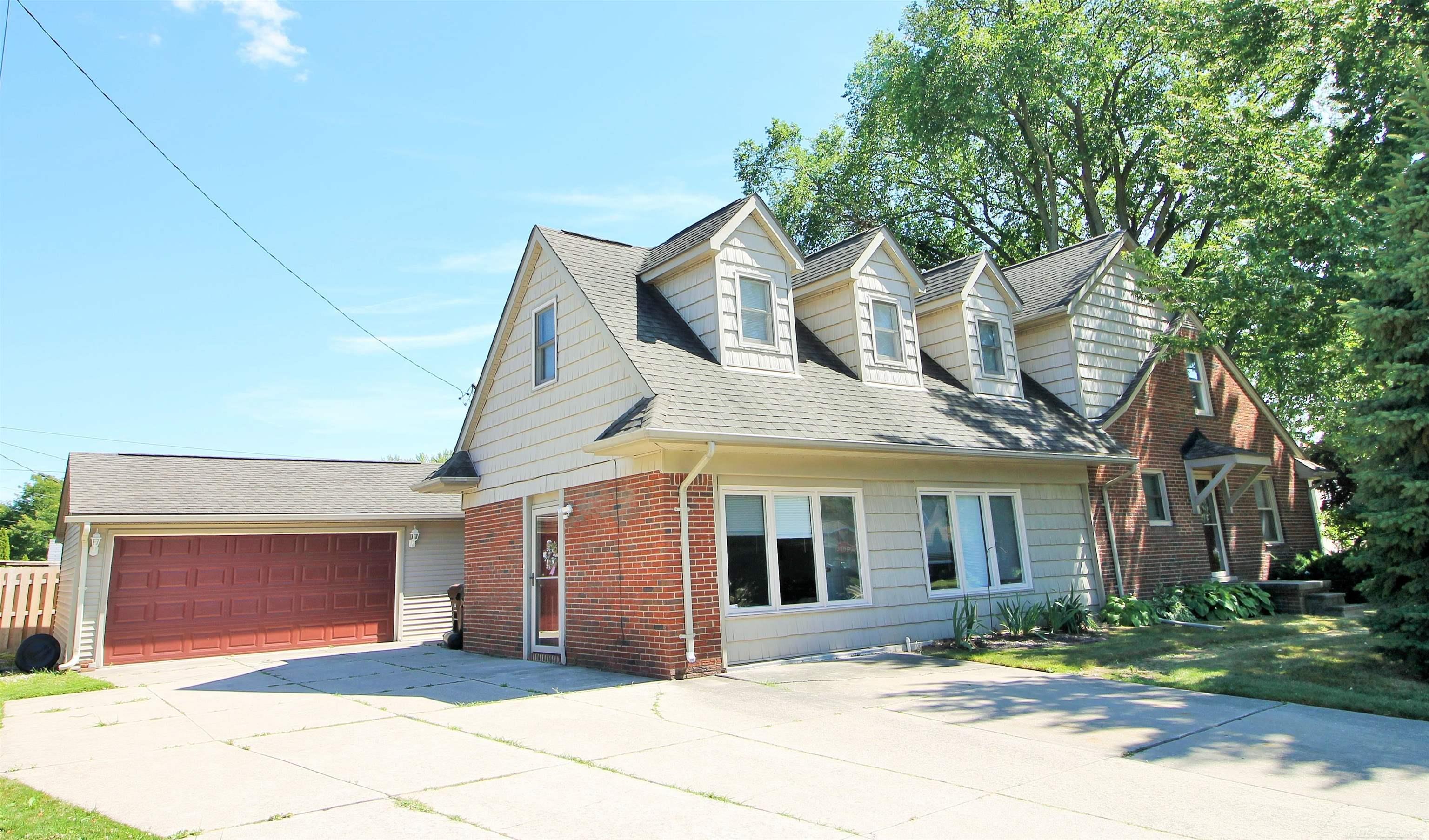 1424 Torrey Road Grosse Pointe Woods, MI 48236 - Photo 4 of 54