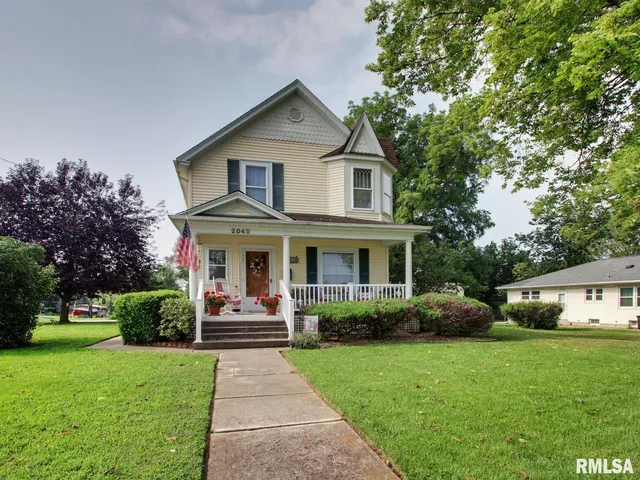 $207,900 | 2048 Locust Street, Quincy, IL 62301
