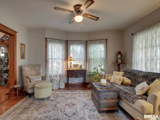 $207,900 | 2048 Locust Street, Quincy, IL 62301