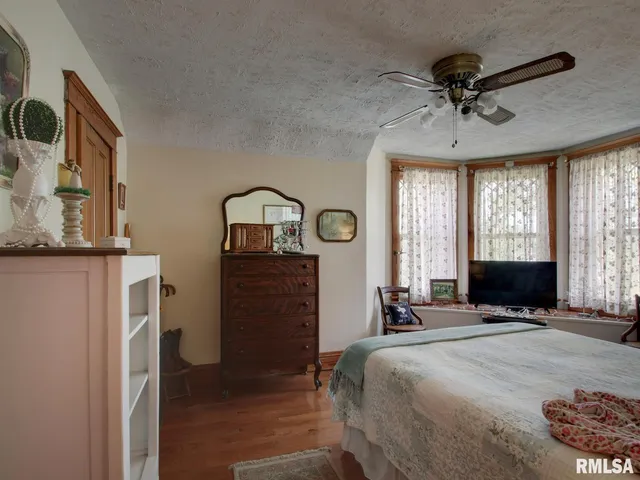 $207,900 | 2048 Locust Street, Quincy, IL 62301