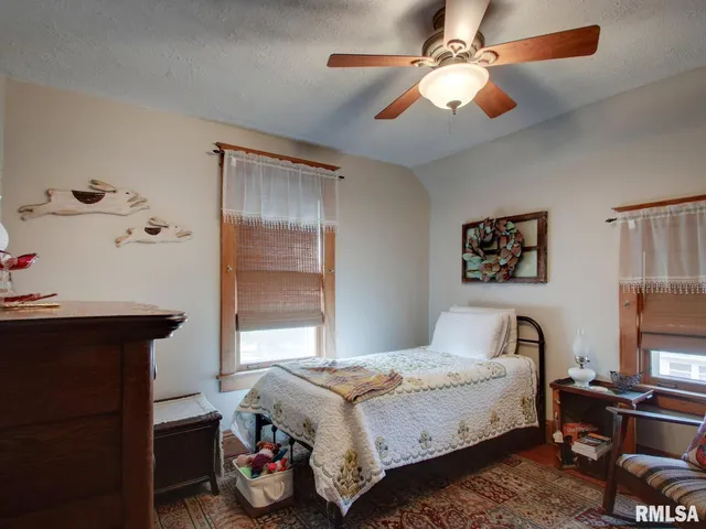 $207,900 | 2048 Locust Street, Quincy, IL 62301