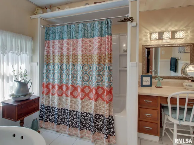 $207,900 | 2048 Locust Street, Quincy, IL 62301