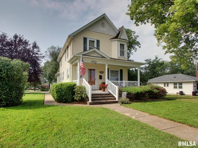 $207,900 | 2048 Locust Street, Quincy, IL 62301
